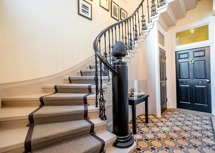 2 Rowntree House
